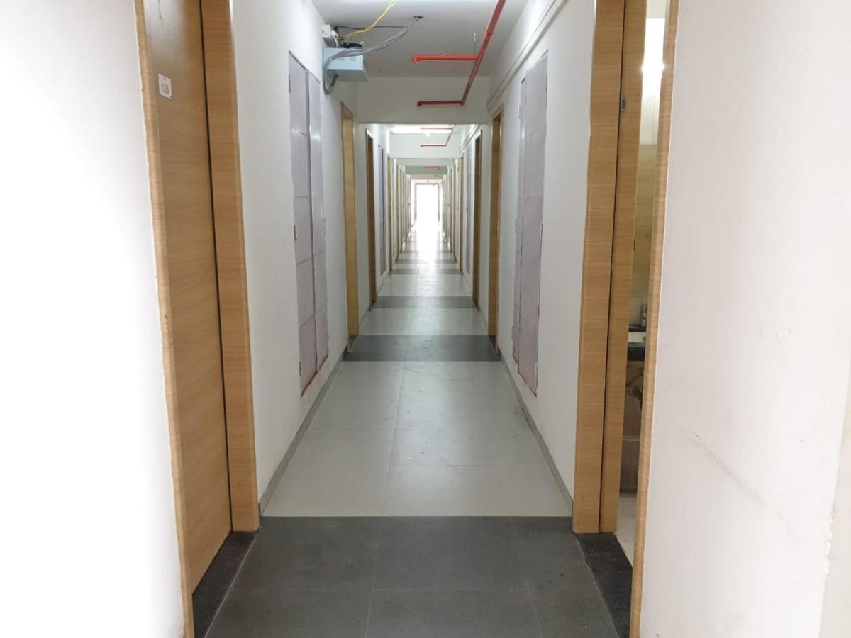 פונה Youthville Boys Hostel מראה חיצוני תמונה